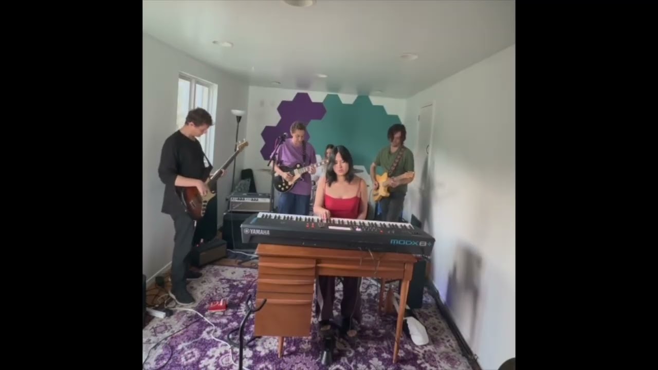 A VIOLET IN YOUTH - Suwa's Dream for Tiny Desk