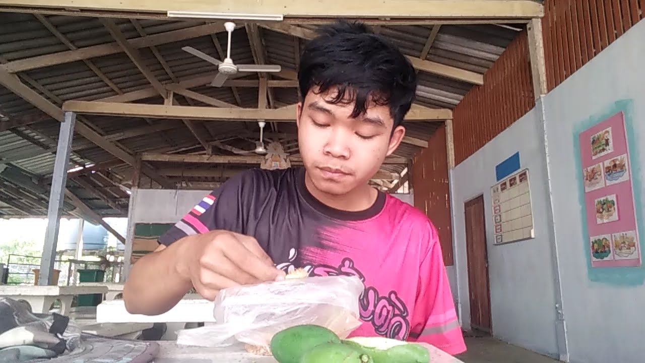 กินมะม่วงเขียวเสวย จิ้มพริกเกลือ