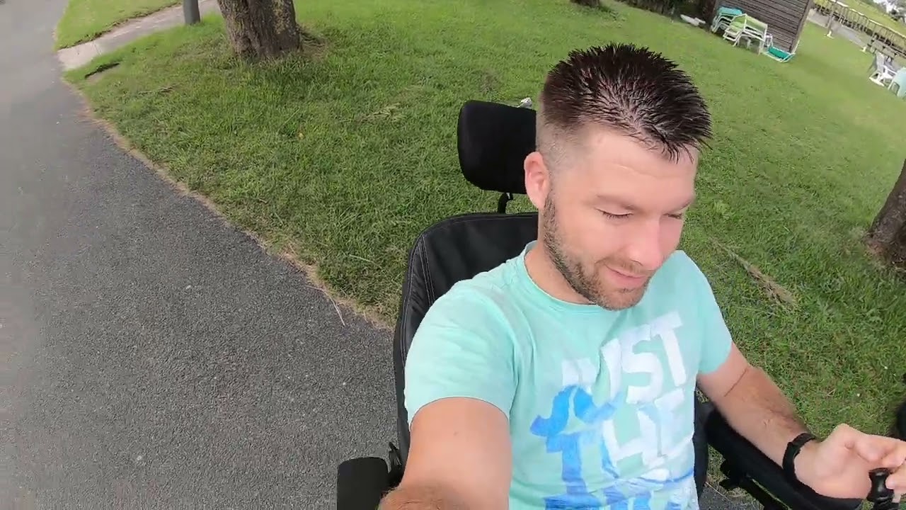 Essai fauteuil roulant electrique Quantum edge 3