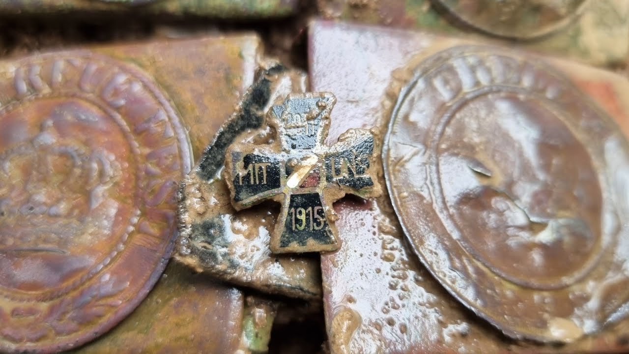 Здесь были учения времён Первой мировой войны. GOTT MIT UNS. WW1.