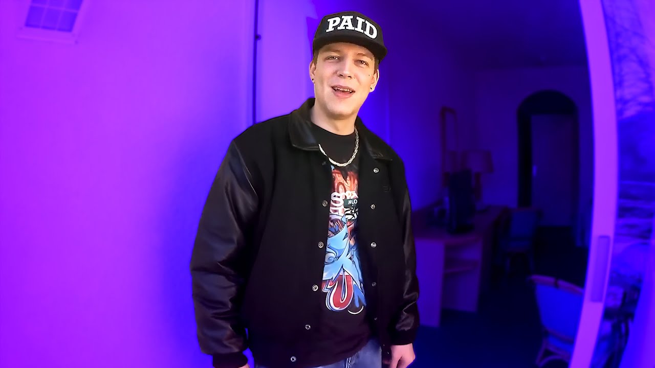 NICHT LACHEN CHALLENGE