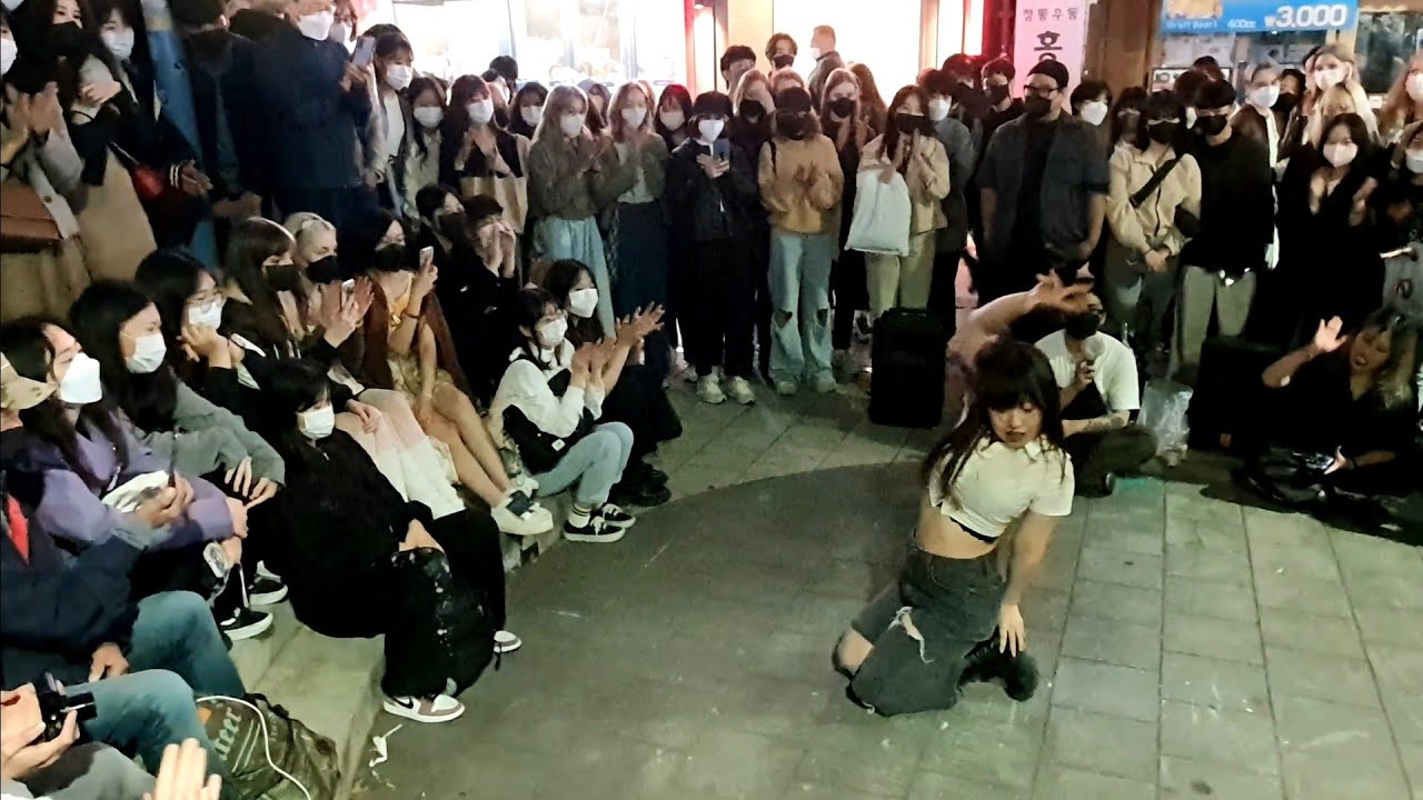 SATURDAY. RED CREW, EUNBI. AMAZING ALLURING PERFORMANCE ON HONGDAE STREET.