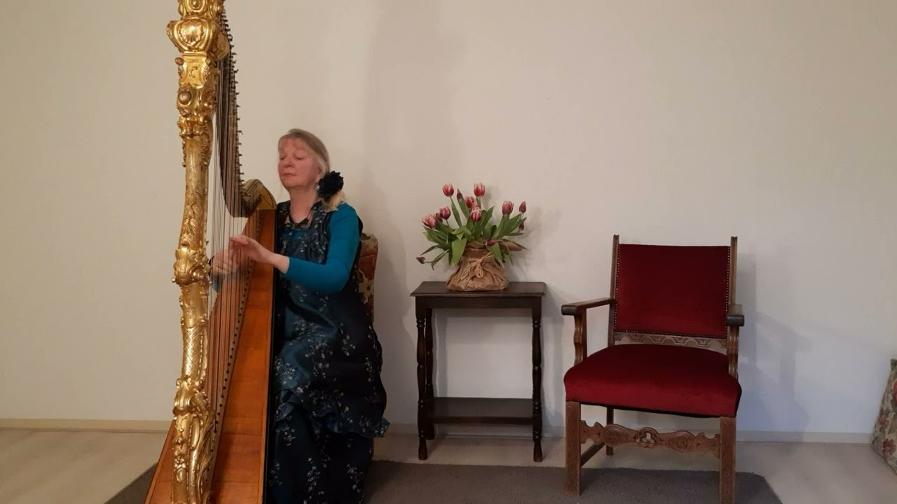 Harpist Regina Ederveen plays Wellenspiel by Wilhelm Posse on harp
