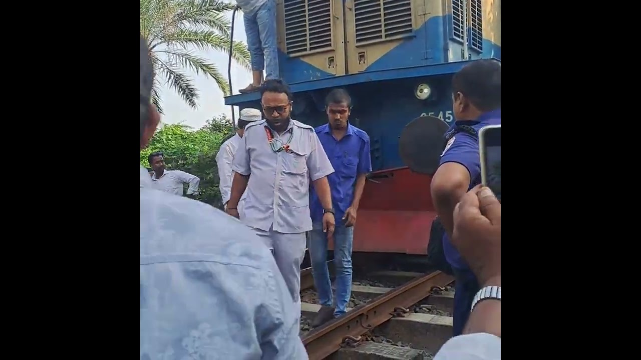 “চলন্ত ট্রেন থেকে ইঞ্জিন আলাদা! এরপর যা ঘটল…”#মহাদিঘী #রেললাইনবাজার #ট্রেনঘটনা 