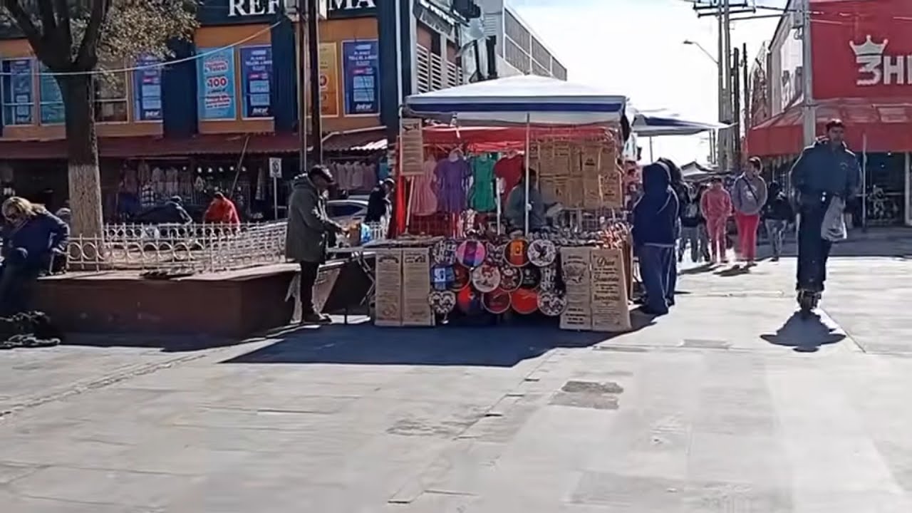 ME ENCONTRÉ UNA PERSONA QUE TENIA TIEMPO QUE NO  LO MIRABA EN EL CENTRO DE CIUDAD JUAREZ 