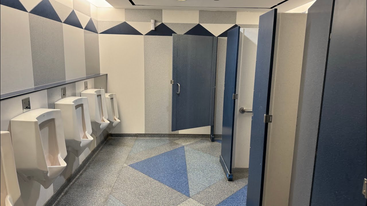 O&rsquo;Hare Airport Men&rsquo;s Restroom Full Shoot!