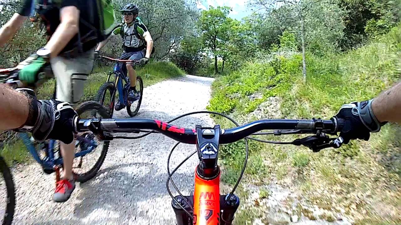 TEST Commencal META AM V4 RACE ROCKSHOX 650B RED 2016 - Riva del Garda