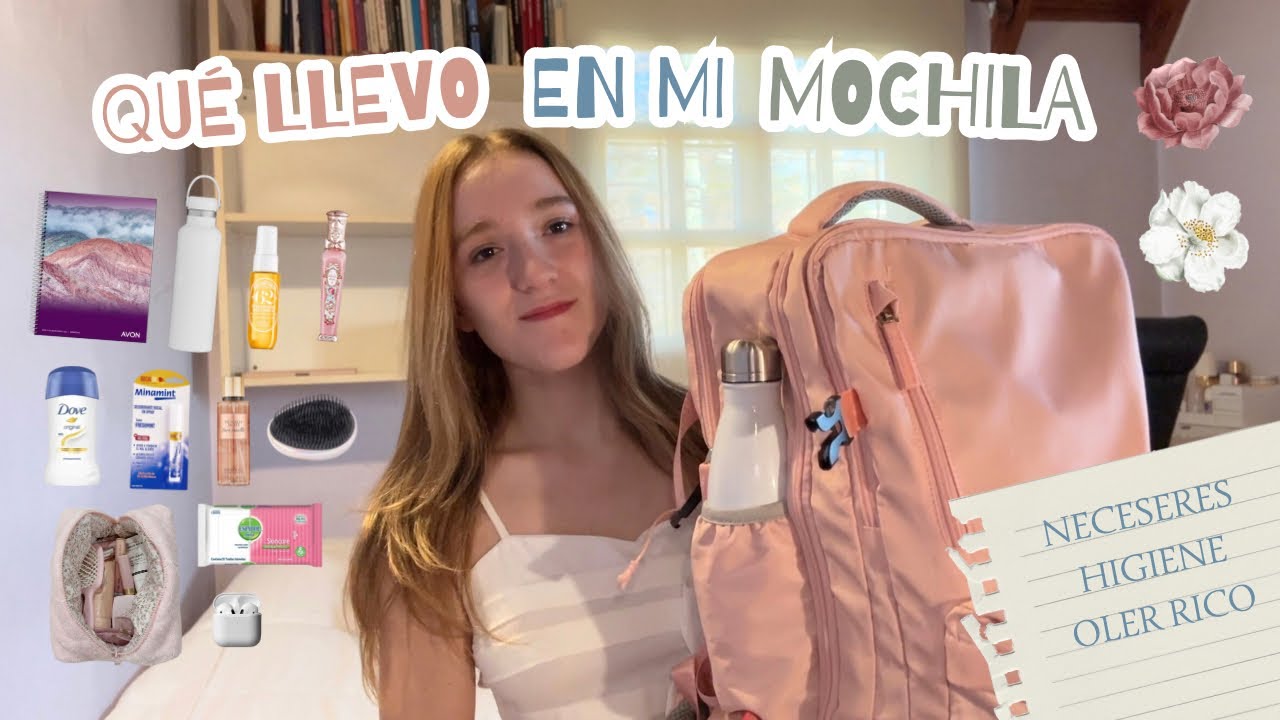 QUÉ LLEVO EN MI MOCHILA 🎧🤍📓 (siendo la chica que tiene todo) || esenciales, neceseres e higiene