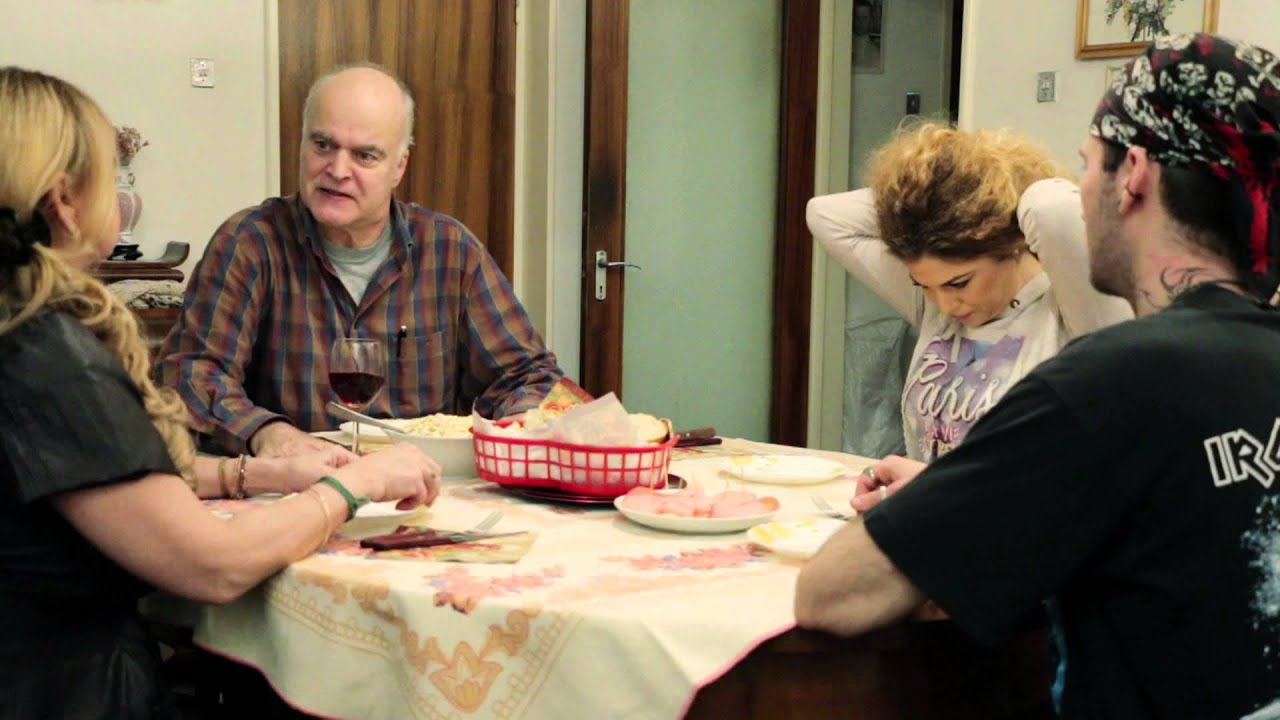 In familie - scurtmetraj romanesc 2015