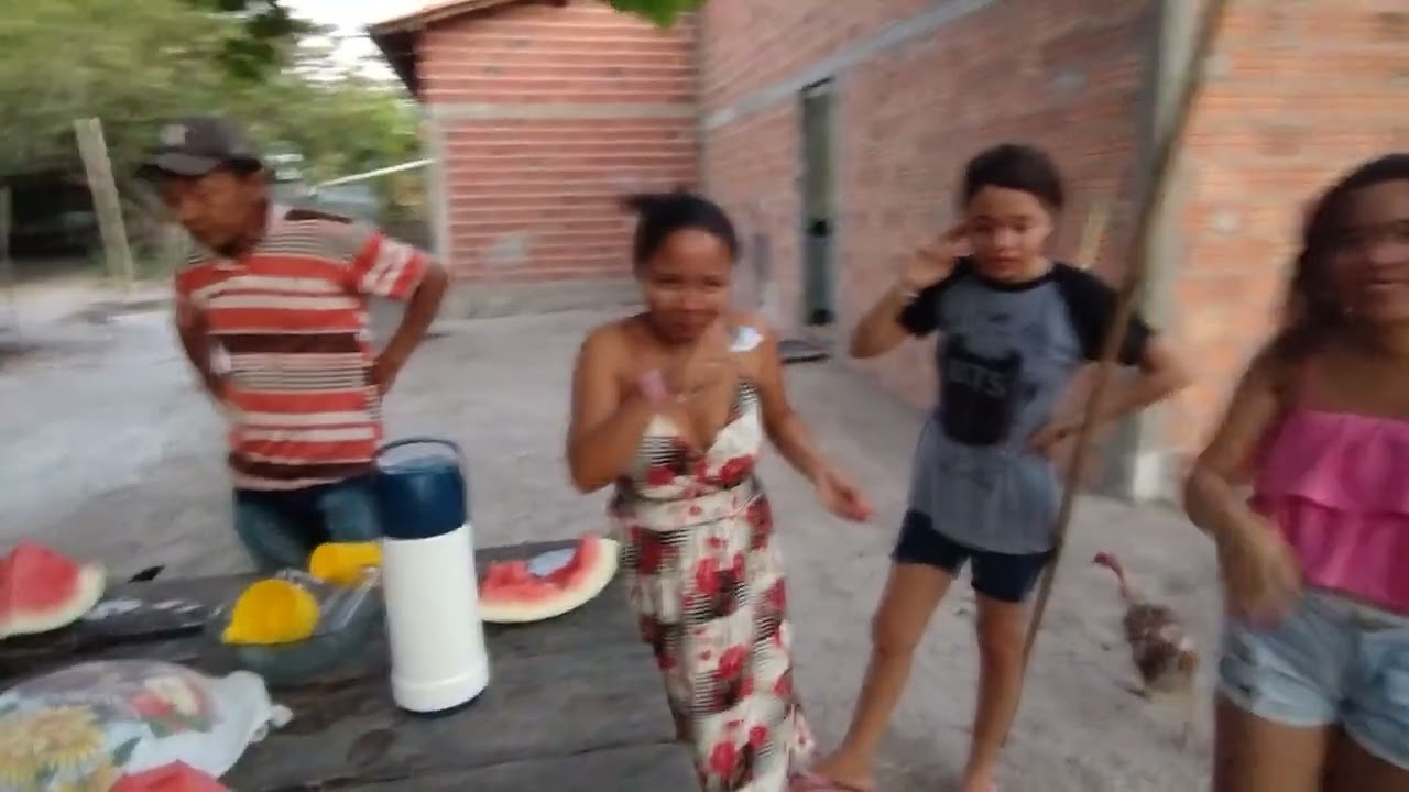 FAMILIA MORORÓ  E O  LANCHE DA TARDE