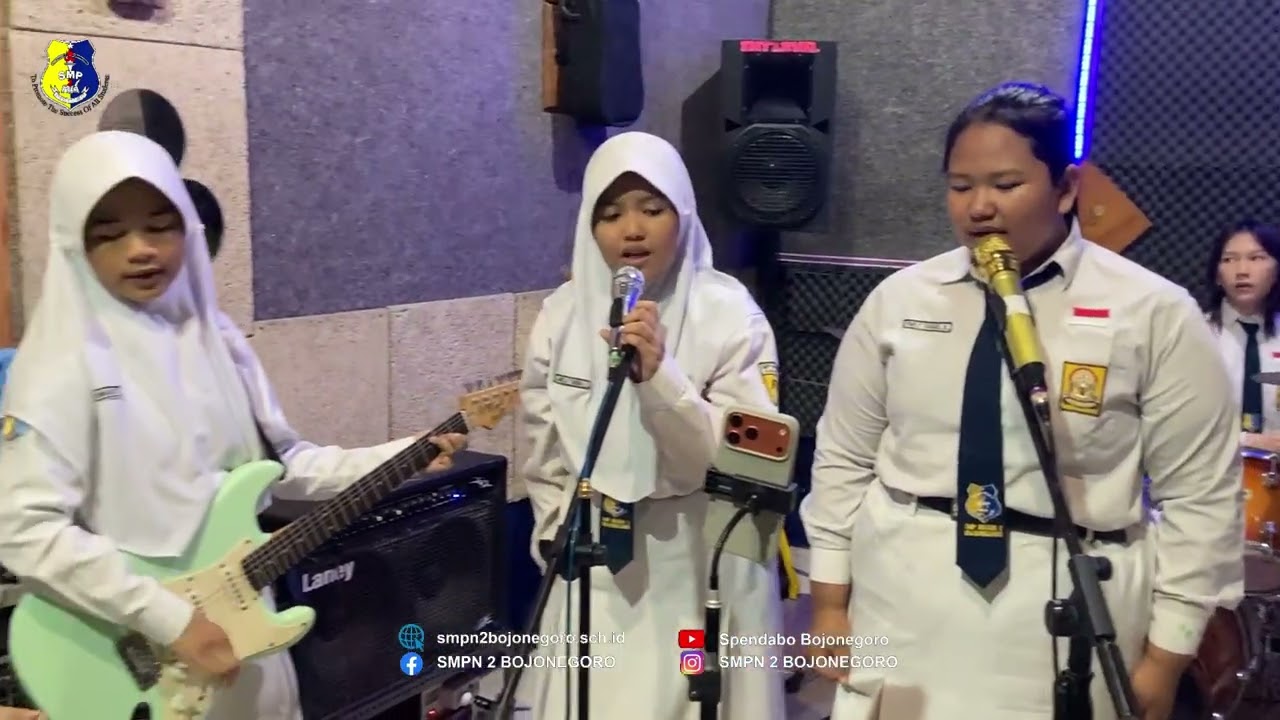 DAN - SHEILA ON 7 (Perform Cover By Seni Musik VIII F Class Spendabo)