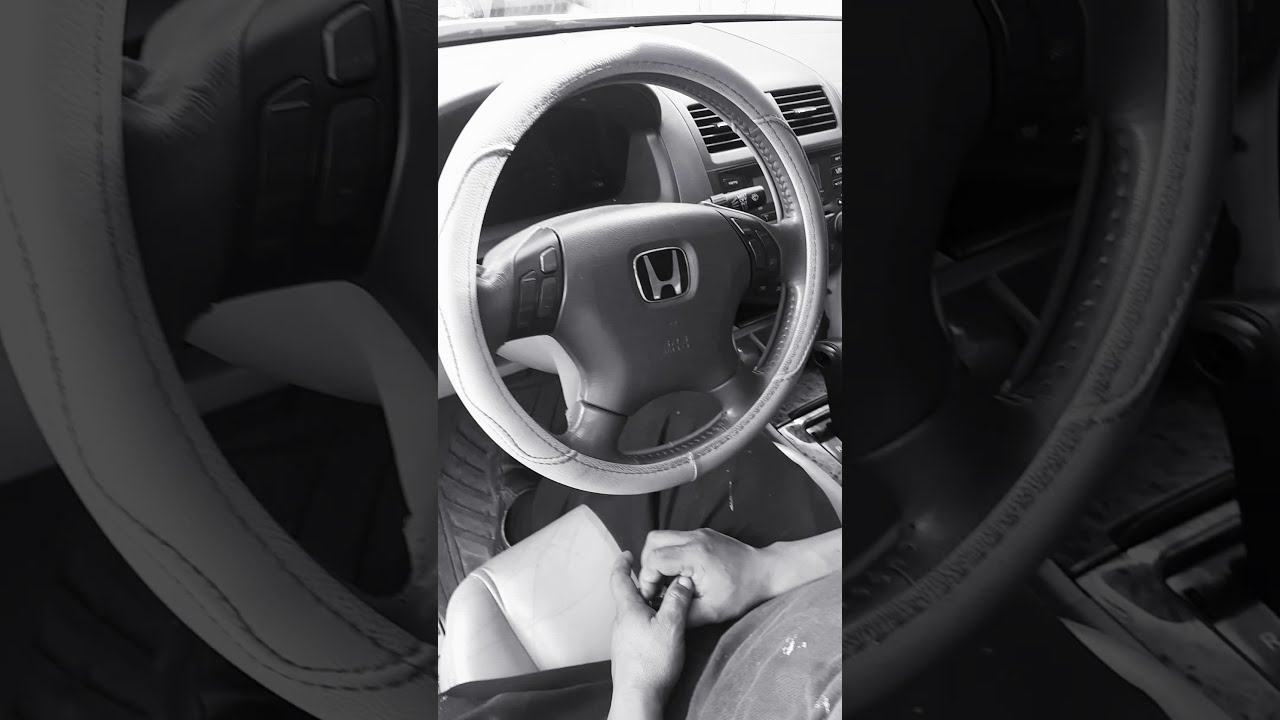 Сломанная кнопка на рычаге переключения передач Honda Accord 2003 года.