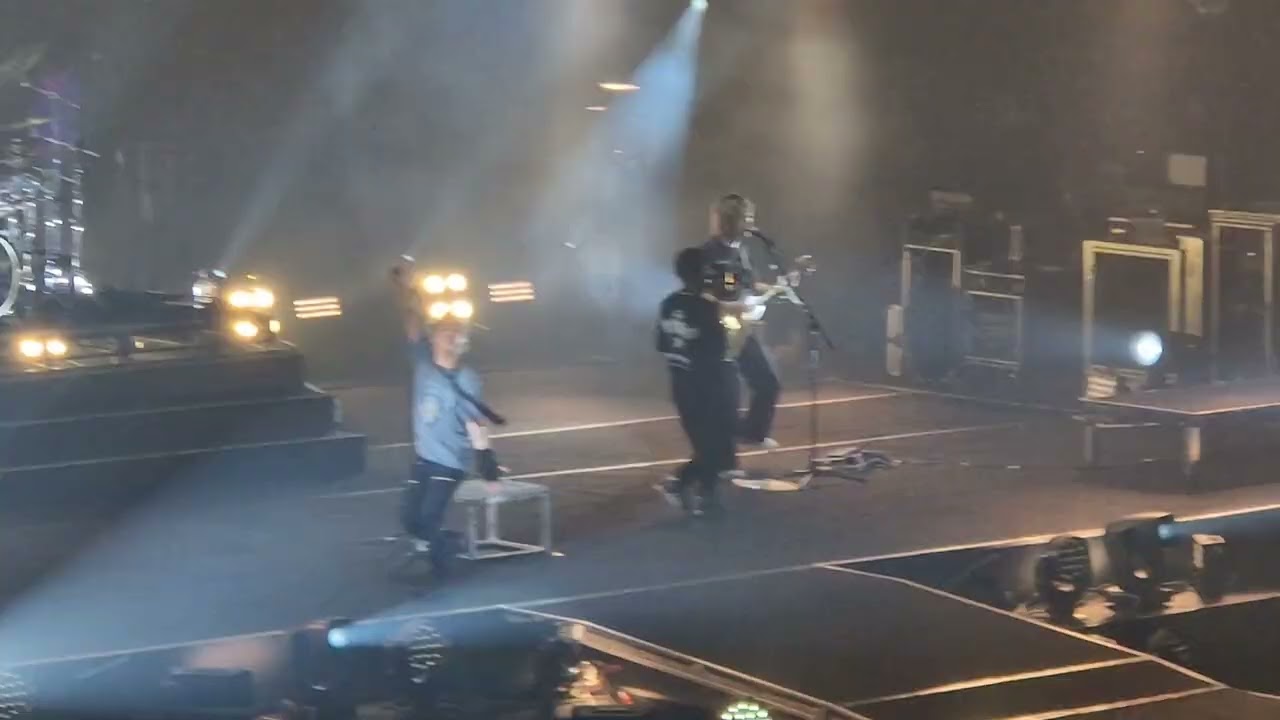 ONE OK ROCK - Stand Out Fit In (PREMONITON WORLD TOUR at OVO Arena Wembley on 11/10/2024)