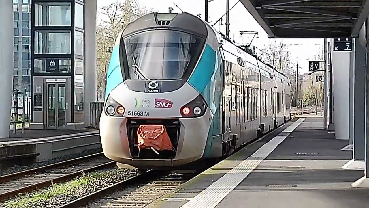 Départ en gare de Nantes du Régiolis Z 51563M PDL à destination de Redon