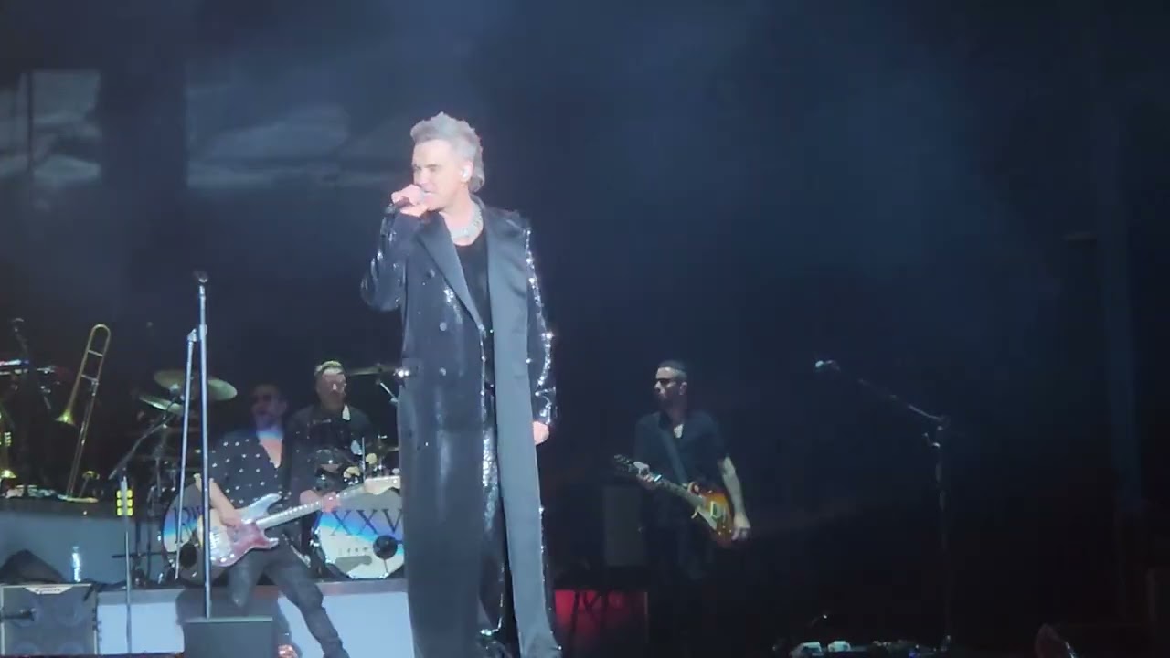 Robbie Williams - Your the choice (John Farnham cover) Live Sydney 2023