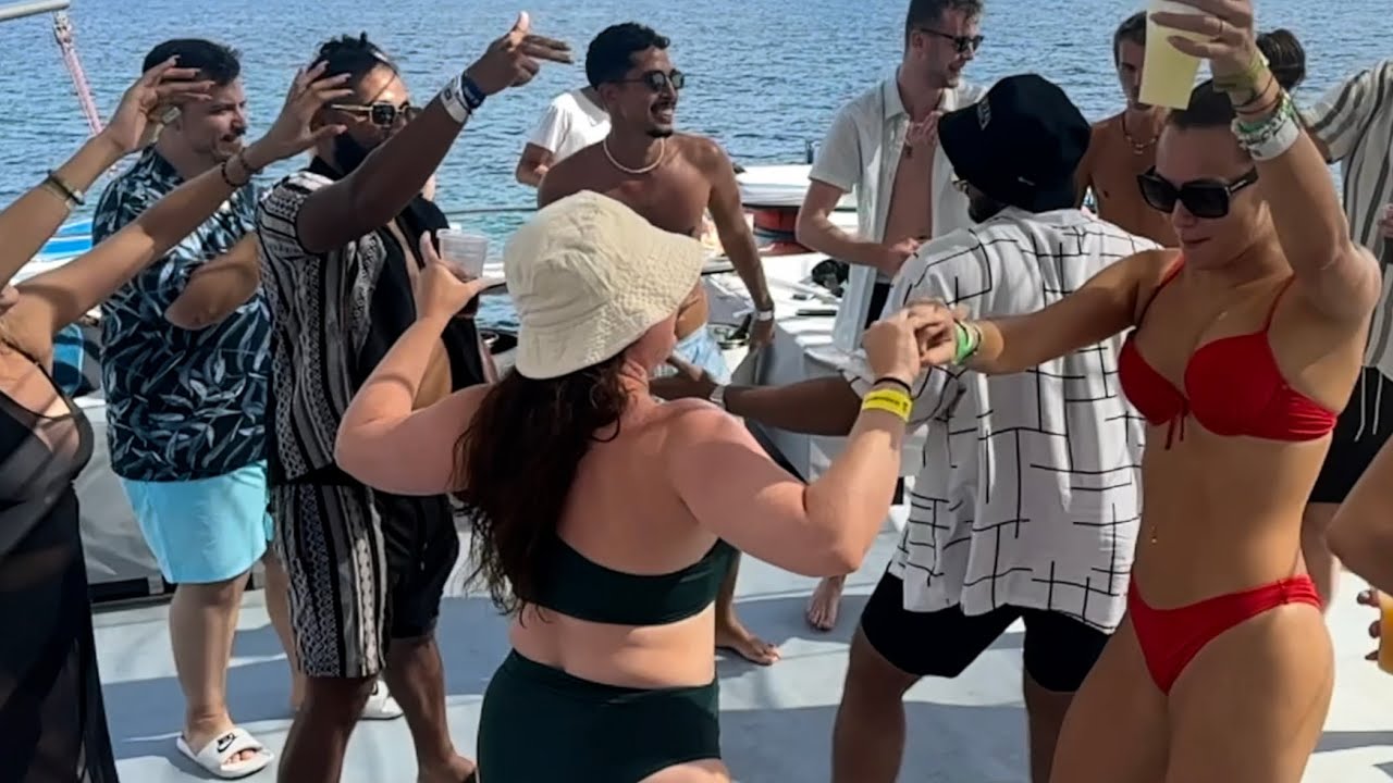 La Mejor Fiesta en Barco de Ibiza con OCEANBEAT BOAT PARTY 🏝️🍾