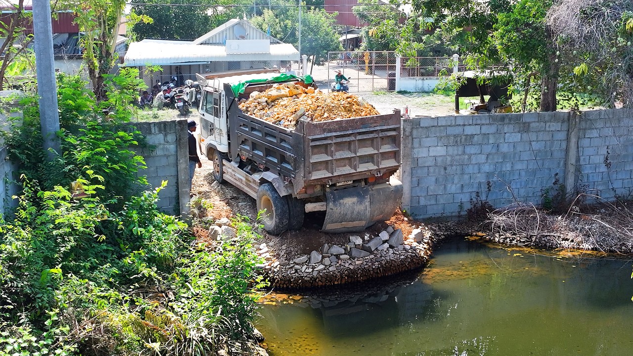 First Landfill whole nice incredible project ! Dump truck 5Ton transport soil , bulldozer push soil