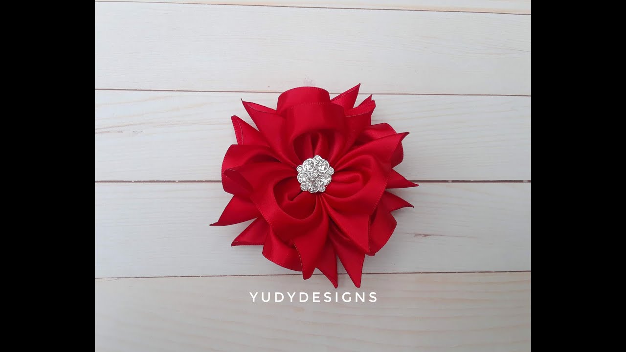 Flor Exótica con cinta de satin. #flordeliston #flordecetim #flordefita #florelegante #florconpicos