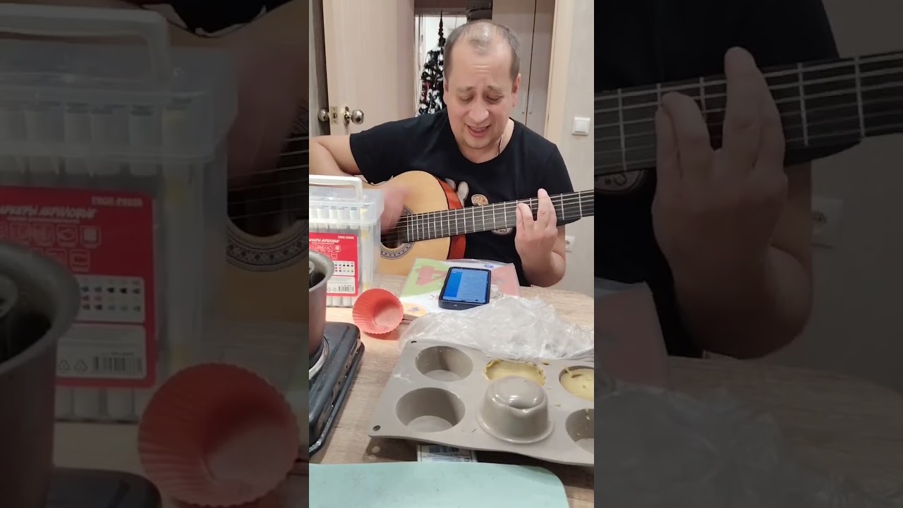 СЧАСТЛИВЫЙ СЛУЧАЙ. ИСПОЛНЯЕТ АВТОР МУЗЫКИ КОМПОЗИТОР МИХАИЛ ПЫЖОВ. АВТОР ТЕКСТА ЮРИЙ СОБОЛЬ 