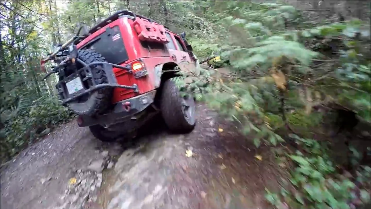 Offroading 4x4 Custom Jeep Wrangler