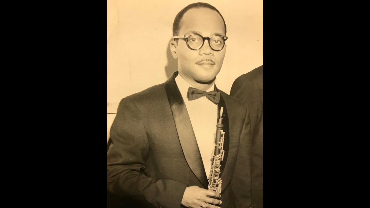Harry Smyles plays Vivaldi:  Concerto P. 301 (RV. 543) for oboe and violin