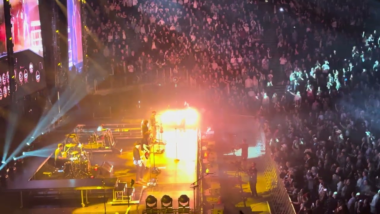 Dierks Bentley “Drunk on a Plane” C2C London