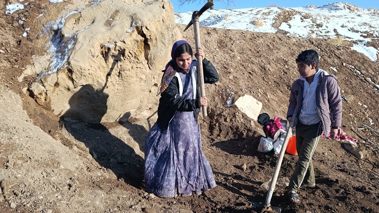 Tina, a Strong Nomadic Girl Fighting the Cold Mountains With Her Brother | No Money to Buy a Tent