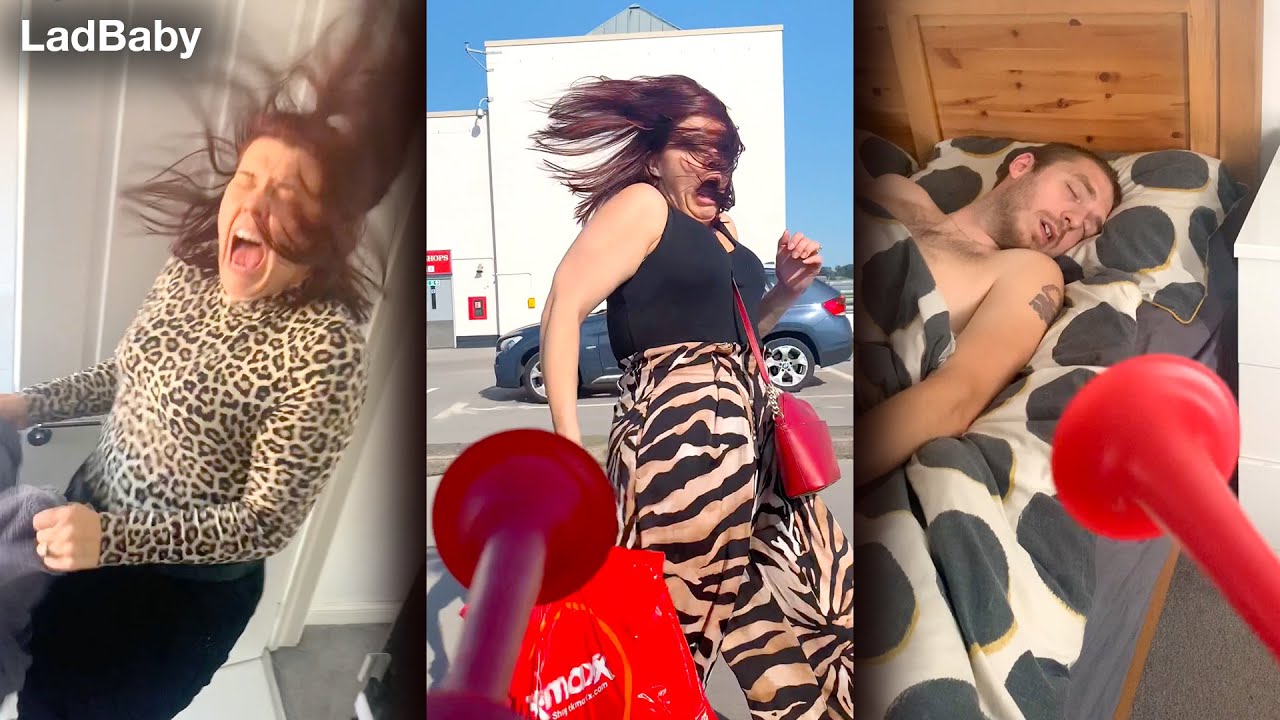 When Dad scares Mum with an air horn 📯🤣