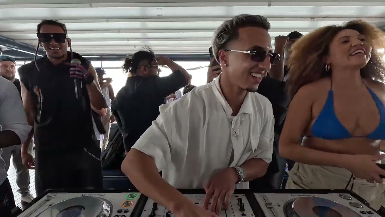 DJ SAINT – Sydney Harbour Boat Party - March 15th | 1PM–6PM | Le Bleu Party Cruise - Soak City