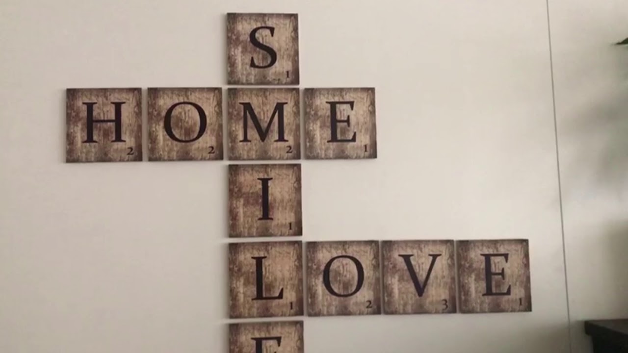 Accrocher les lettres décoratives Scrabble en bois - Tutoriel - wall-art.fr