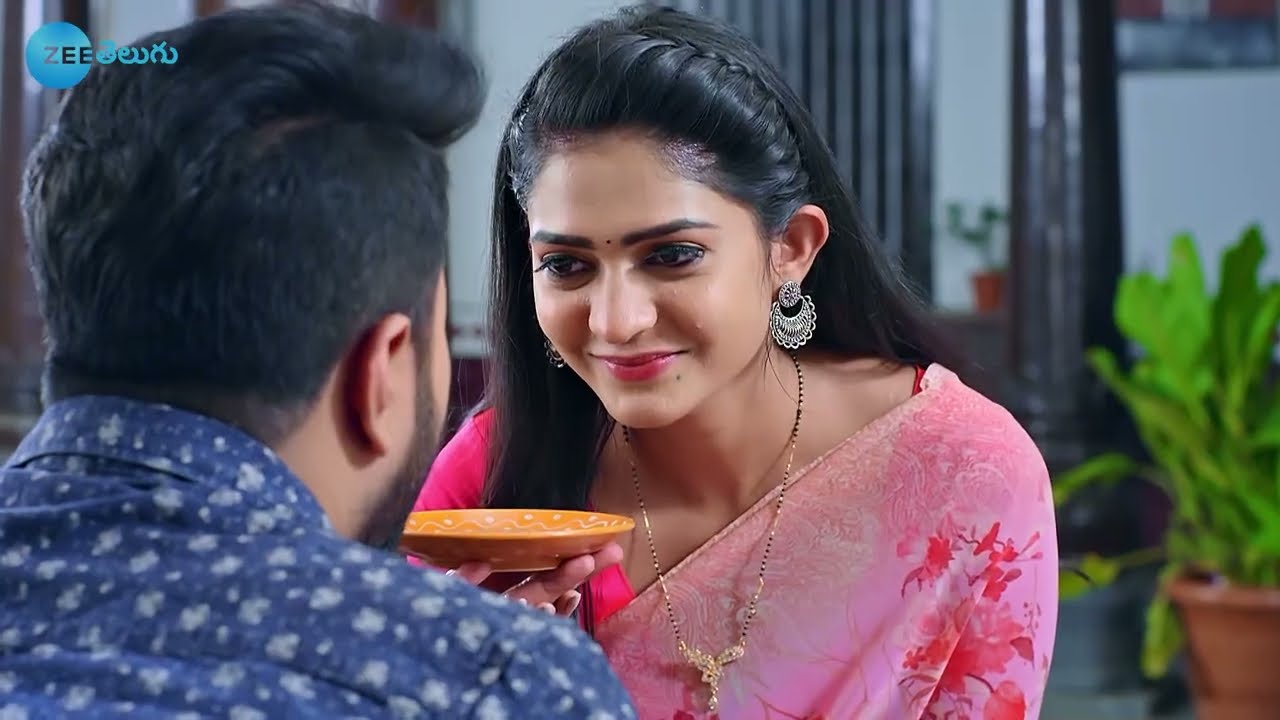 Inti Guttu - ఇంటి గుట్టు - Telugu Serial - EP - 452 - Meena Vasu, Nisha Gowda - Zee Telugu