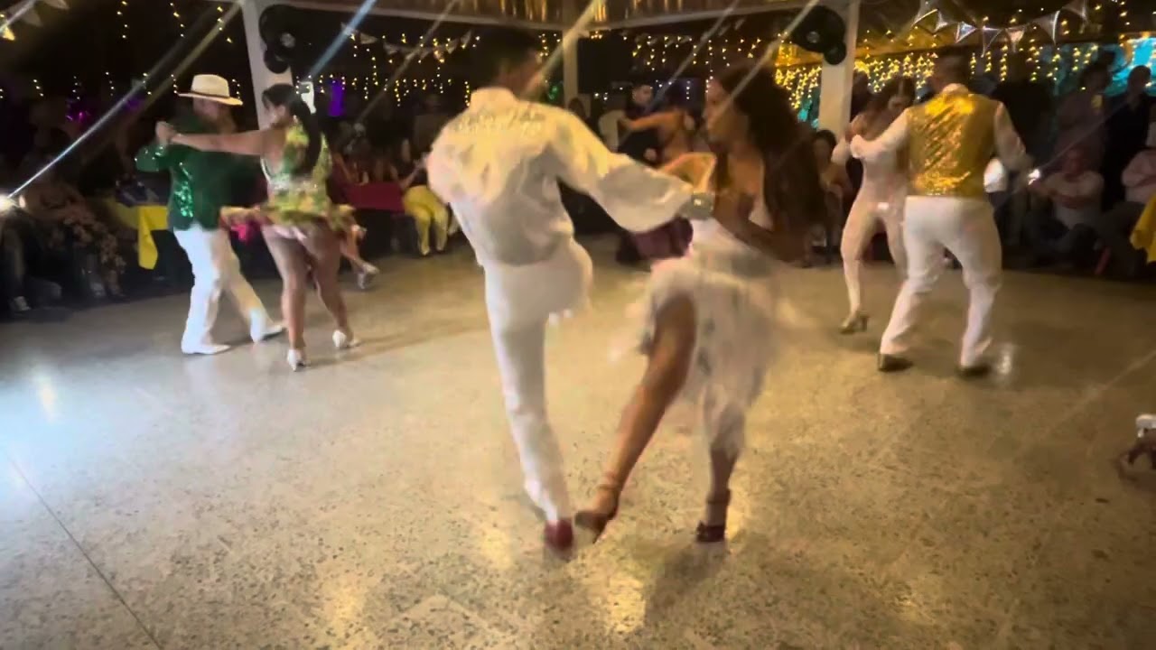 Grandes bailadores del estilo de baile Caleño en las brisas de Jamundi ￼