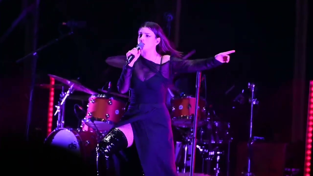 Capodanno: Emma Marrone incanta Siena nella gremita Piazza del Campo