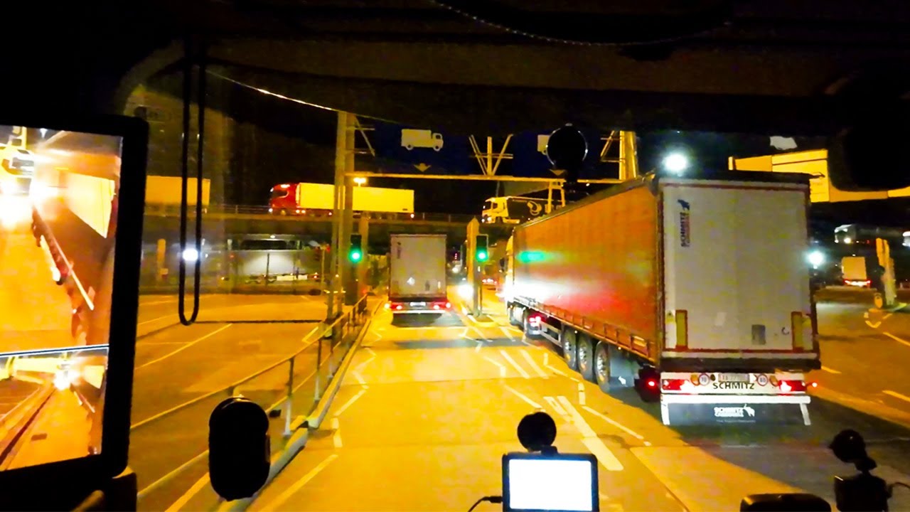 Night in port Dover England. Night driving on DAF truck | Truck Camping around clock