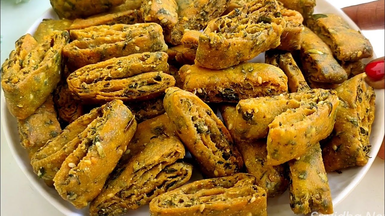 पालक से बनाएं चाय के साथ खाएं टेस्टी इतना की स्वाद भूल न पाए | Palak Mathri Recipe