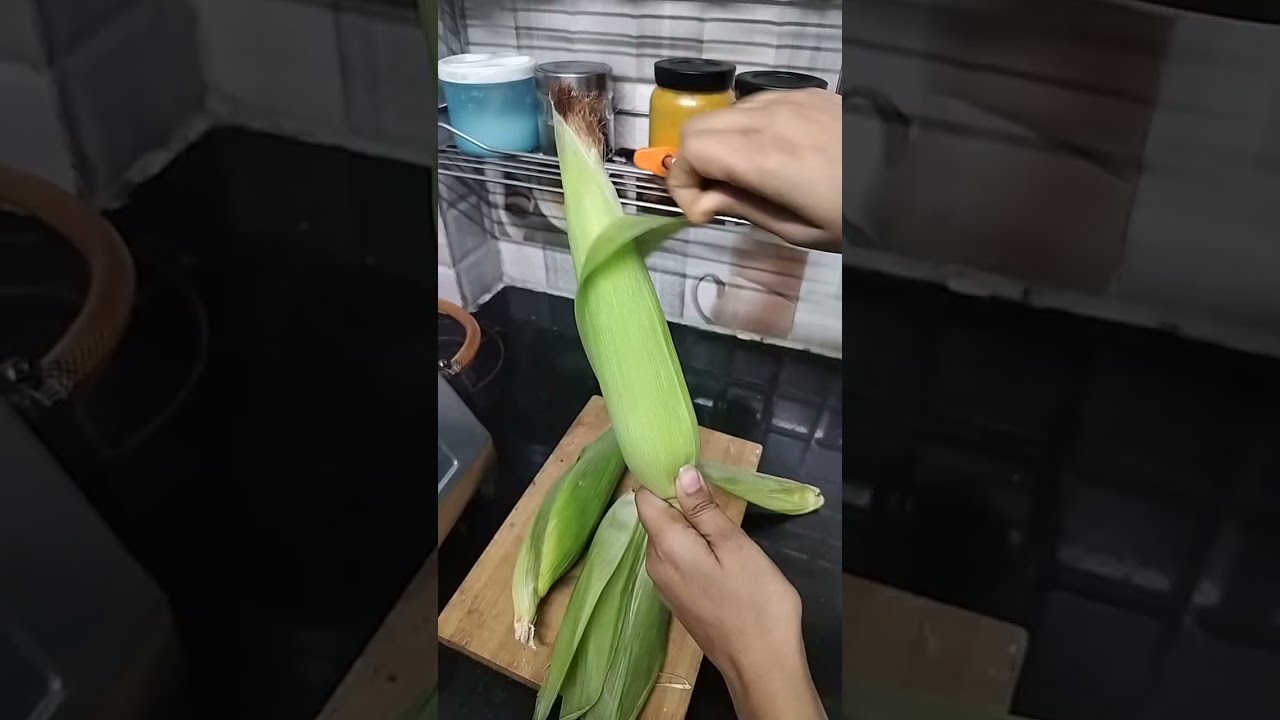 Ruchi kitchen is live village style roasted corn l corn recipe l bhutta recipe #corn #bhutta