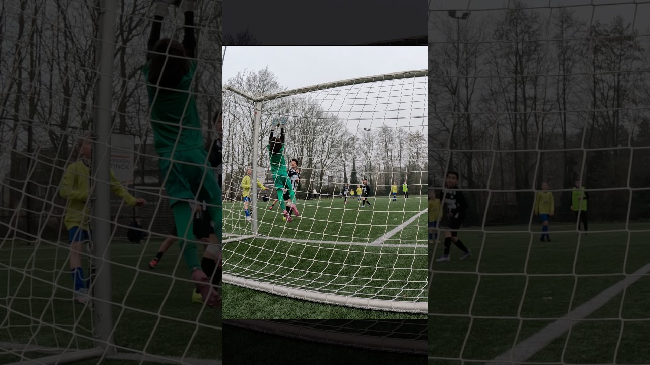 Save of the Day! 🧤⚡ #football #goalkeeper #soccer #goalkeepertraining #gloves #matchday #emirivriv