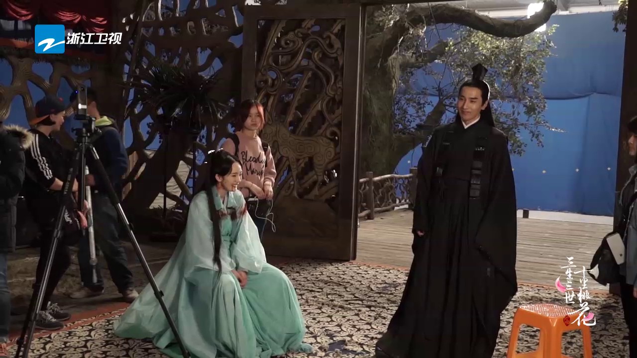 【中国蓝剧场】 三生三世十里桃花幕后花絮：白浅手撕玄女变手撕昆仑扇 【浙江卫视官方超清1080P】