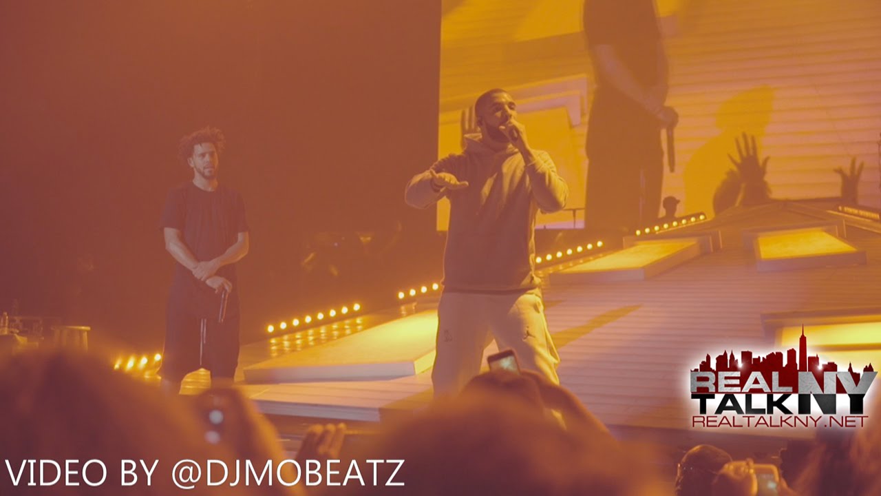 Drake Performs A New Verse & 