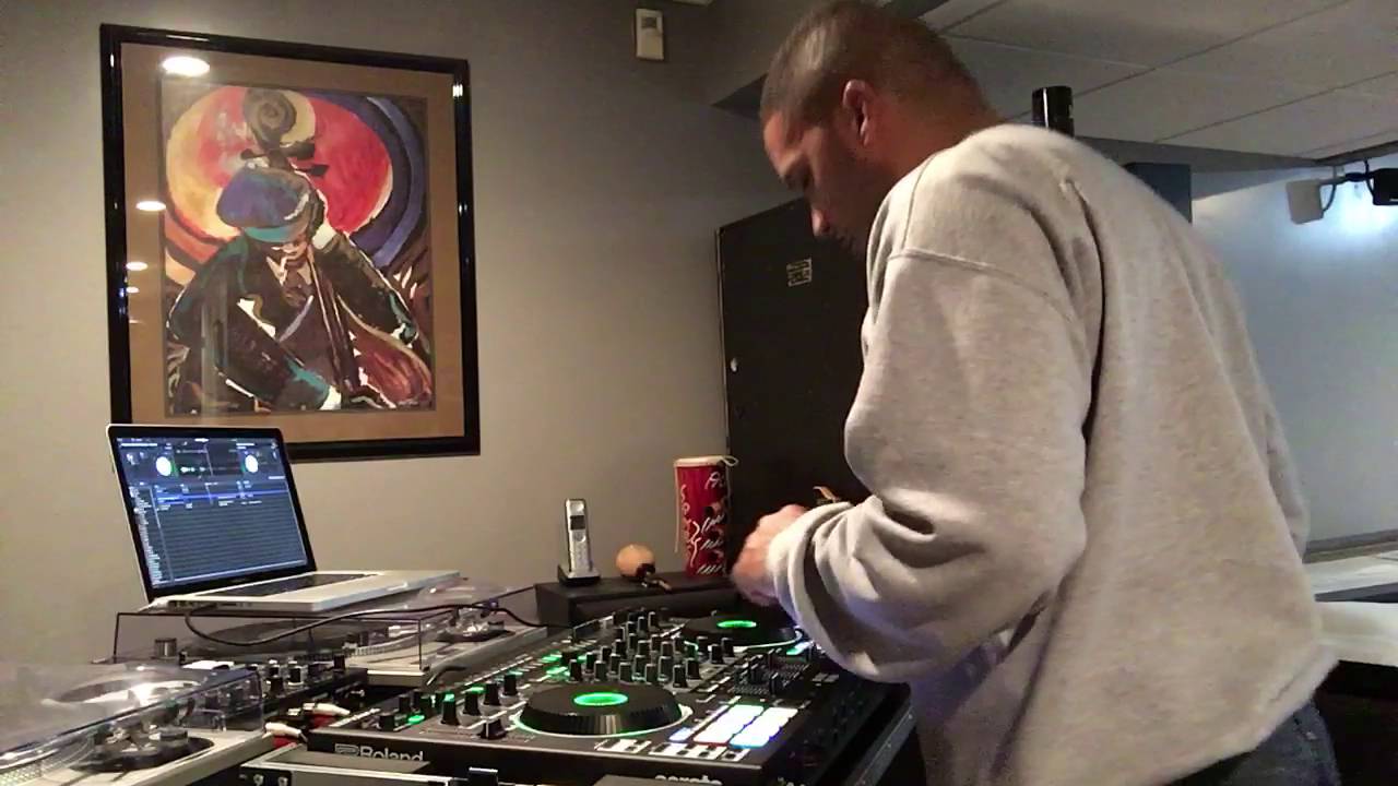 Scratching On The Roland DJ-808