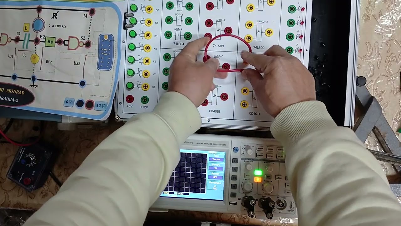 MONTAGE COMPARATEUR ET MULTIVIBRATEUR PAR CMOS 4011B EN UTILUSANT LA VALISE DES PORTES  LOGUQUES