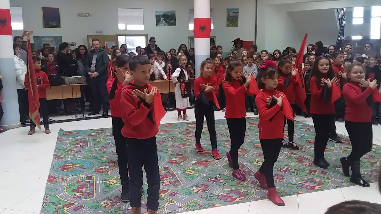 Urime 28 N&euml;ntori!!!! Ju sjellim nj&euml; k&euml;rcim nga klasat e 4/1  dhe  4/2!!! 🇦🇱🇦🇱🇦🇱🇦🇱🇦🇱🇦🇱