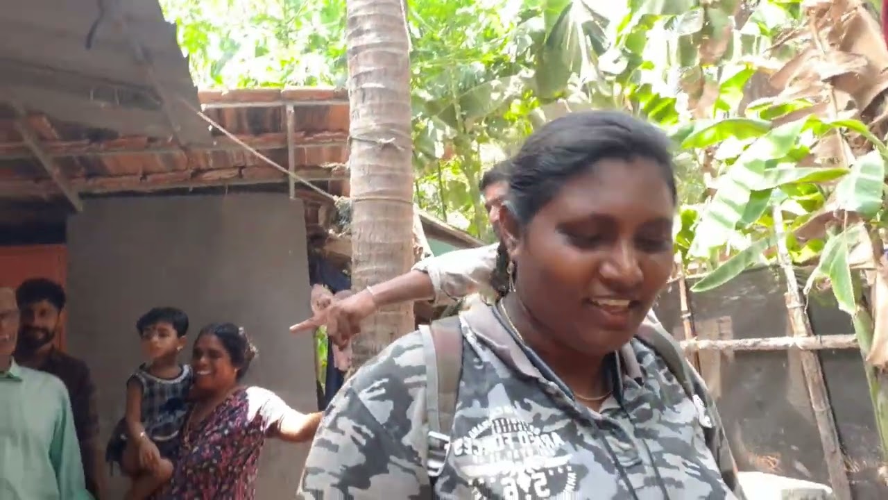 കോഴി എന്നു കരുതി കയറിപ്പിടിച്ചത് മൂർഖനെ....... 😳
