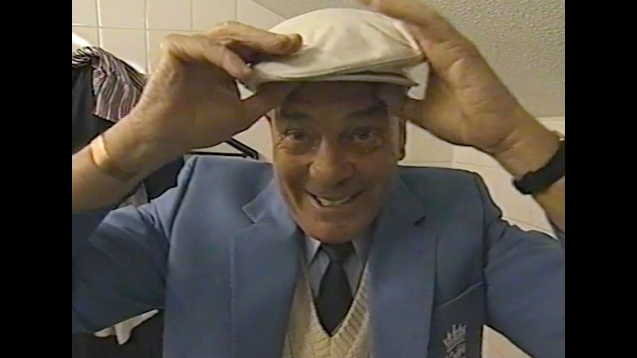 Gower's Cricket Monthly, Series Four, Episode Five. Sept 1998. Part 2/2  Presented by David Gower,