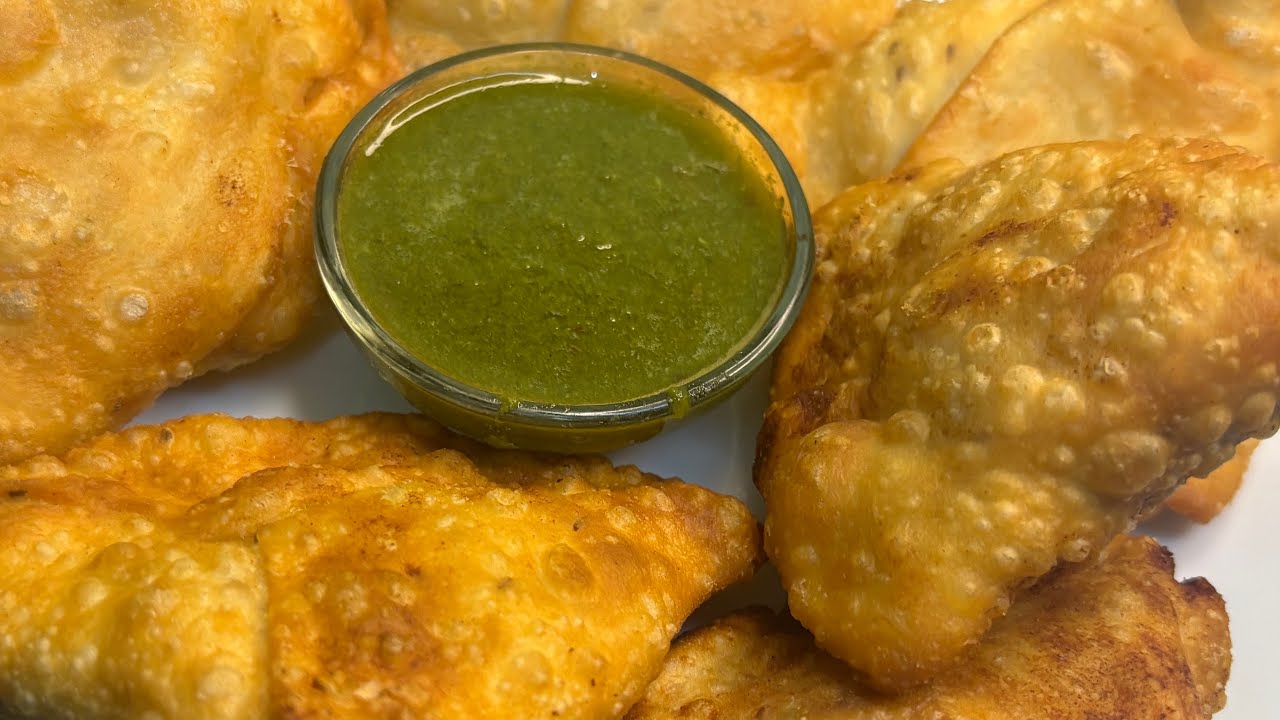 Aloo matar samosa @Sunfiyaskitchenvlog 