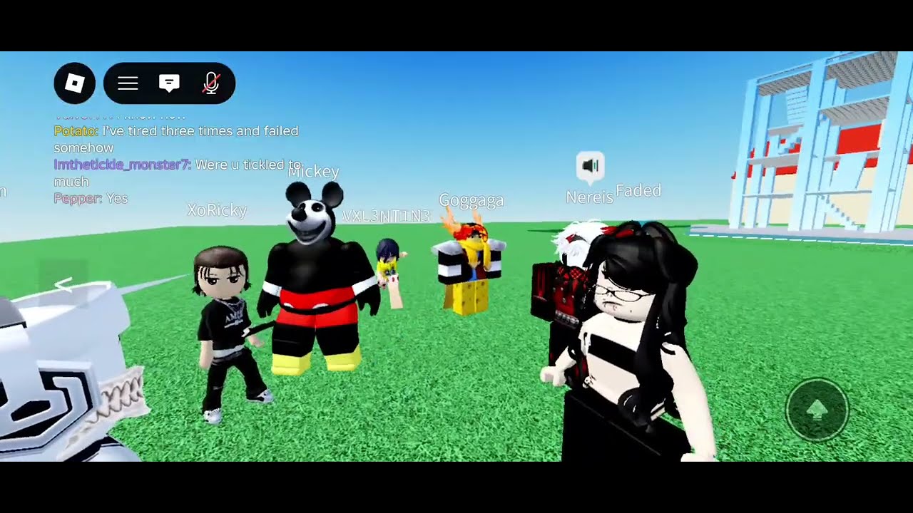 Playing mic up with random people #roblox #edit #robloxedit #micup 