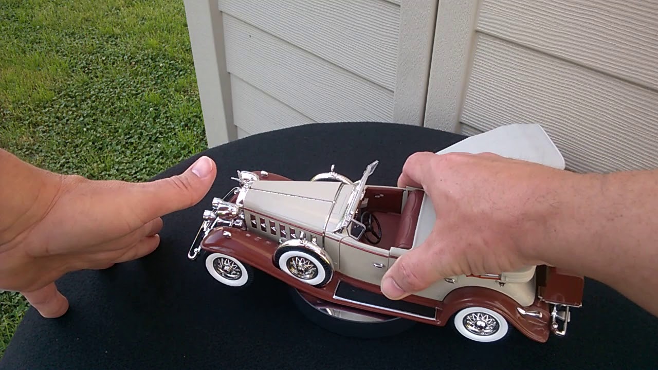 1:18 Scale 1932 Cadillac Sport Phaeton--Anson Collectables
