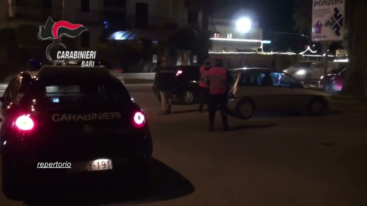 Toritto, vendeva droga all'interno della sua attività commerciale: arrestata 34enne con precedenti