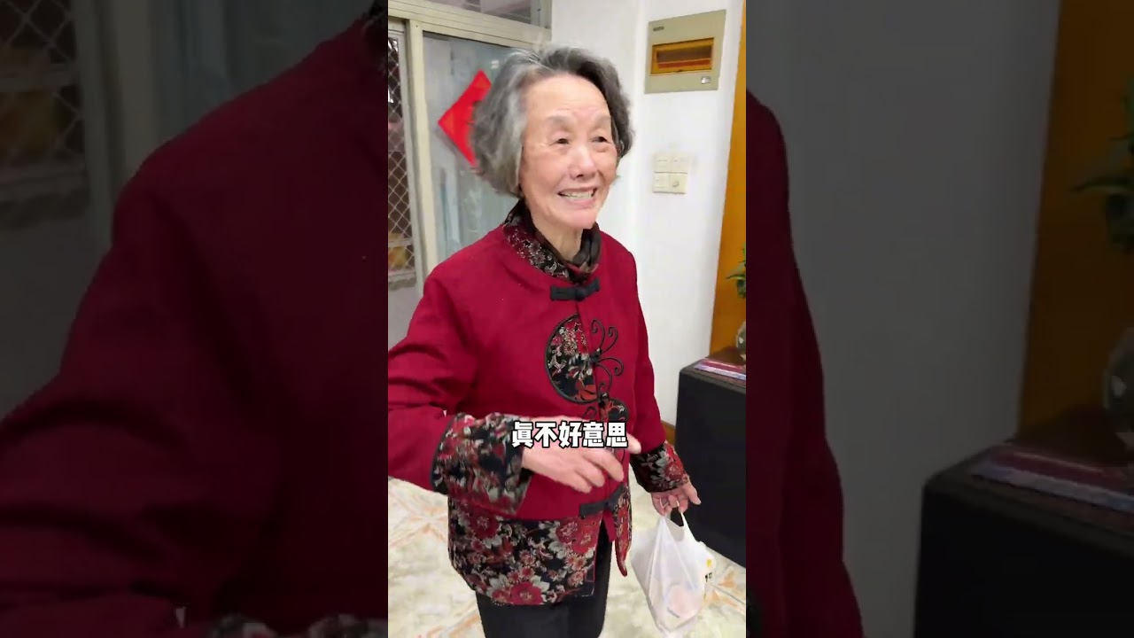 当爷爷奶奶遇上年轻人爱吃的美食是什么反应，螺蛳粉、披萨、奶茶等等直接打开了他们新世界的大门#潮汕欢喜一家 #潮汕阿嬷 #老年生活欢乐多