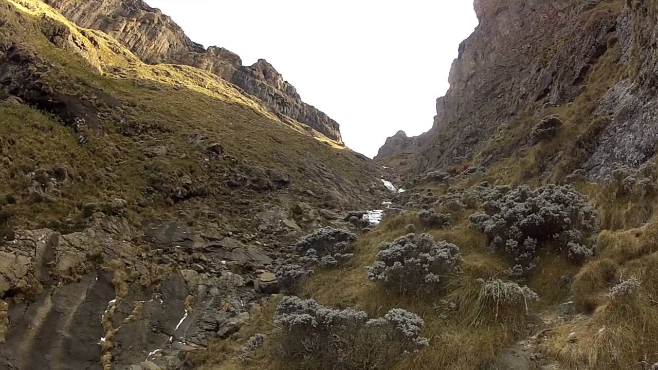 Hiking Drakensberg gardens Rhino horn 19km, 2,9km UP!